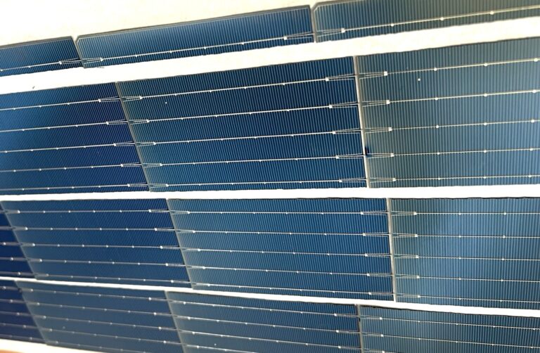 laser cut crystalline silica solar cell into strips